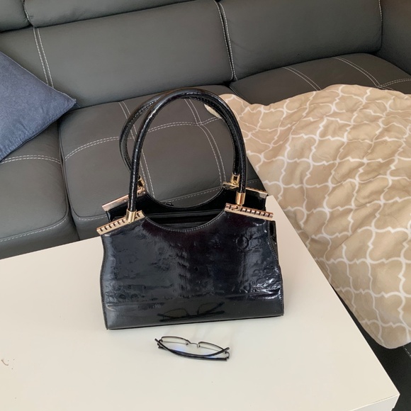 Black faux patent leather handbag - Picture 4 of 5